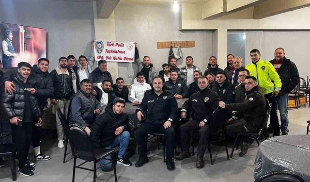Sandalyeler havada uçuştu, kavga bir anda kutlamaya döndü