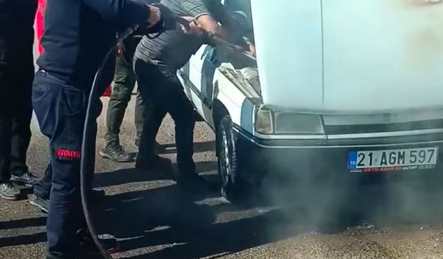 Şanlıurfa’da seyir halindeki otomobil alev aldı