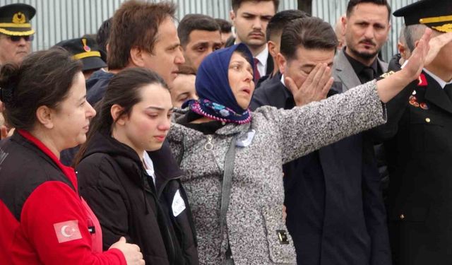Şehit Uzman Onbaşı Berat Mecit Day’ın cenazesi askeri uçakla memleketi Trabzon’a getirildi
