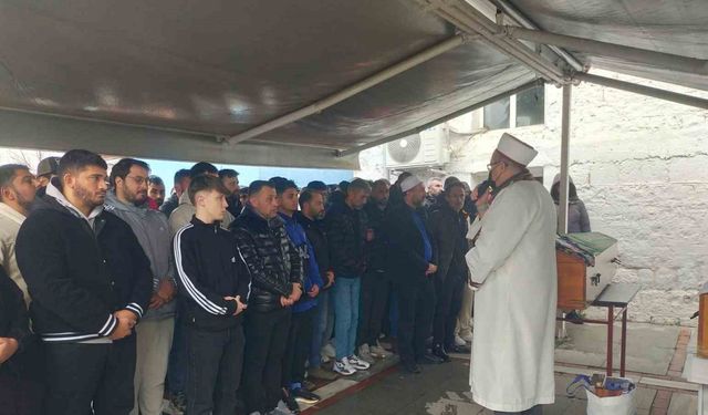 Sevgilisi tarafından öldürülen 14 yaşındaki kız defnedildi