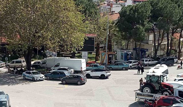 Seyyar satıcıyla zabıtanın kavgasına polis müdahale edildi