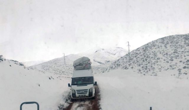 Siirt’te karda mahsur kalan yolcular kurtarıldı