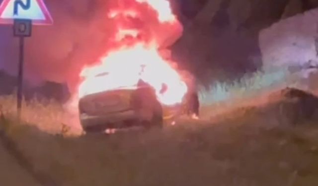 Siirt’te seyir halindeki otomobil alev alev yandı
