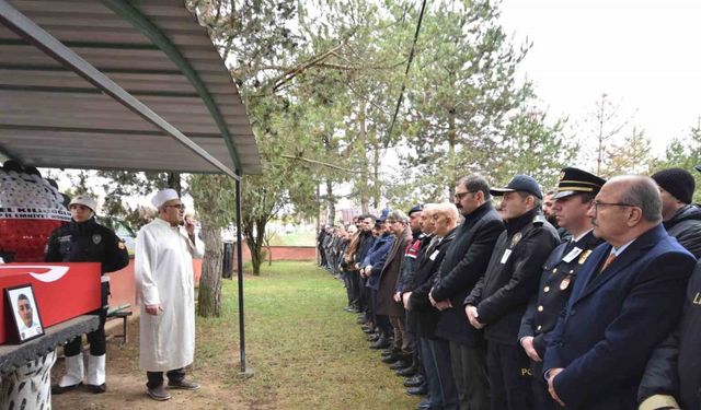 Sinop’ta kalp krizi geçirerek hayatını kaybeden polis memuru toprağa verildi
