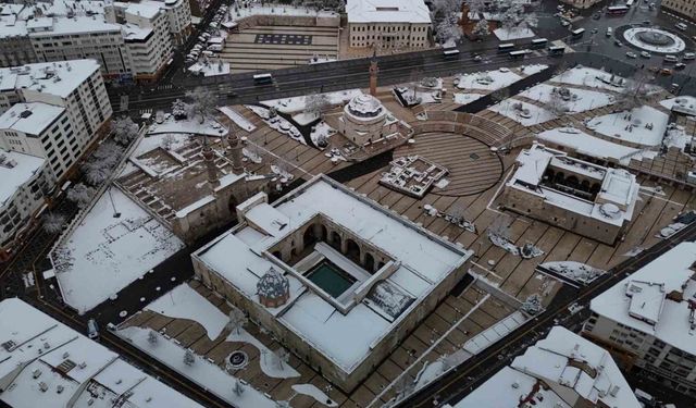 Sivas’ta nisan ayında 10 santimetre kar yağdı