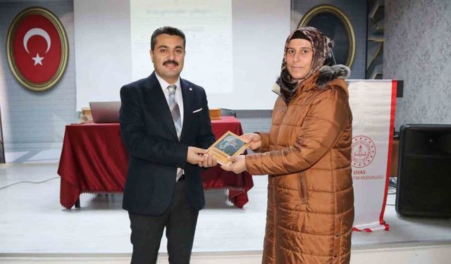 Sivas’ta veliler "Ebeveyn Okulu" kursuna katıldı