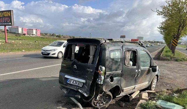 Siverek’te otomobil, hafif ticari araca çarptı: 1 yaralı