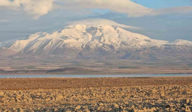 Süphan Dağı’nın zirvesinde mercek bulutu görüntülendi