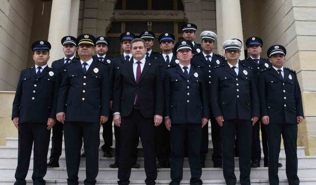 Tarihi bina önünde 88 yıl sonra aynı poz