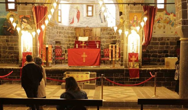 Tarihi kiliseler bayram tatilinde turistlerin akınına uğradı
