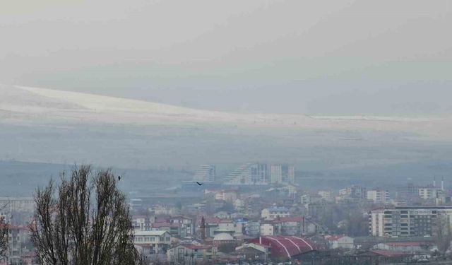 Tatvan’da kar yağışı etkili olmaya başladı