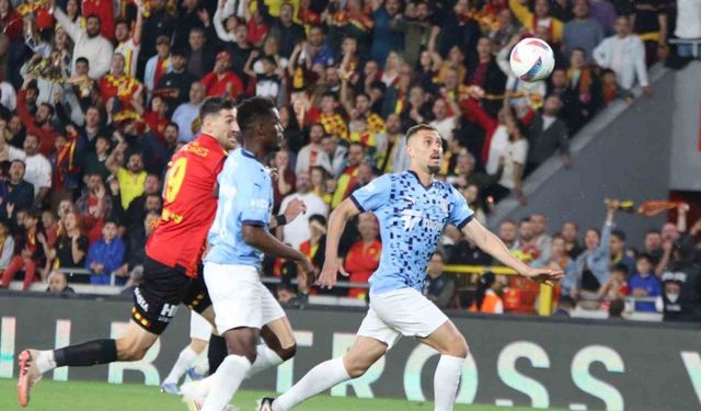 Trendyol Süper Lig: Göztepe: 2 - Başakşehir: 0 (İlk yarı)