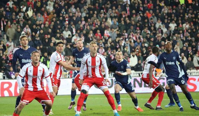Trendyol Süper Lig: Sivasspor: 0 - Fenerbahçe: 1 (İlk yarı)