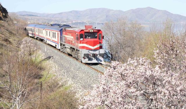 Turistik Diyarbakır Ekspresi sefere başladı