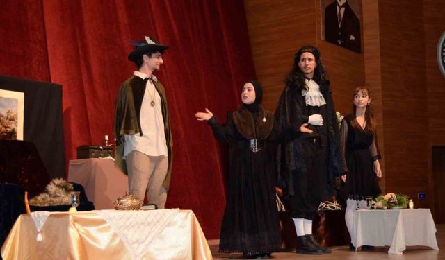 Turizm Fakültesi öğrencilerinden muhteşem tiyatro oyunu