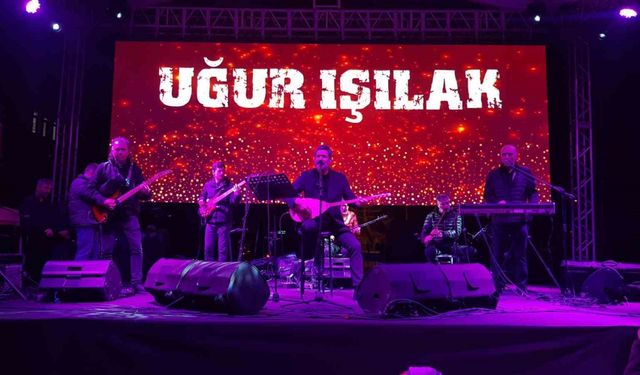 Uğur Işılak Karabük’te sahne aldı