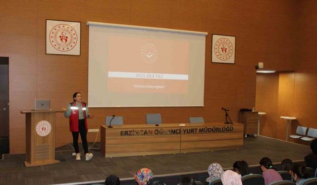 Üniversitelilere "Aile Yılı Semineri" düzenlendi