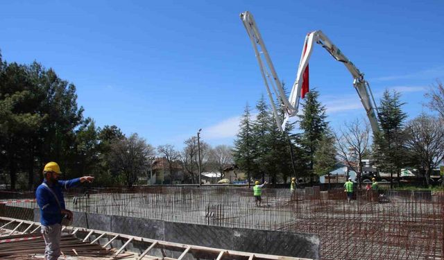 Uşak’ta hayırseverler tarafından yaptırılacak okulun temeli törenle atıldı