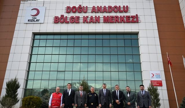 Vali Çiftçi, Doğu Anadolu Bölge Kan Merkezi’ni ziyaret etti
