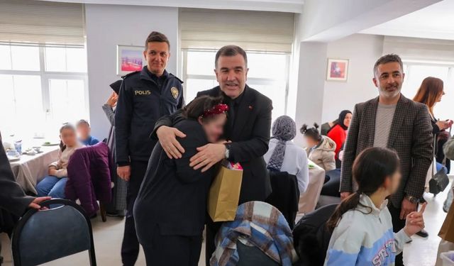 Vali Eldivan, özel öğrencilerle bir araya geldi