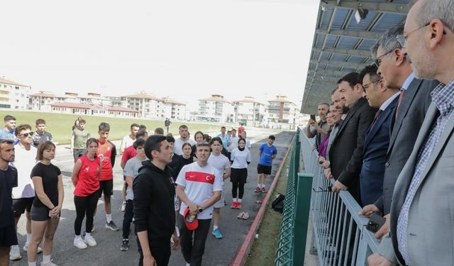 Vali Musa Işın, DPÜ Spor Bilimleri Fakültesi öğrencilerine başarılar diledi
