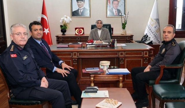 Vali Yiğitbaşı: "Bayram tatilinde Afyonkarahisar’dan 5 milyon 860 binin üzerinde araç geçişi oldu"