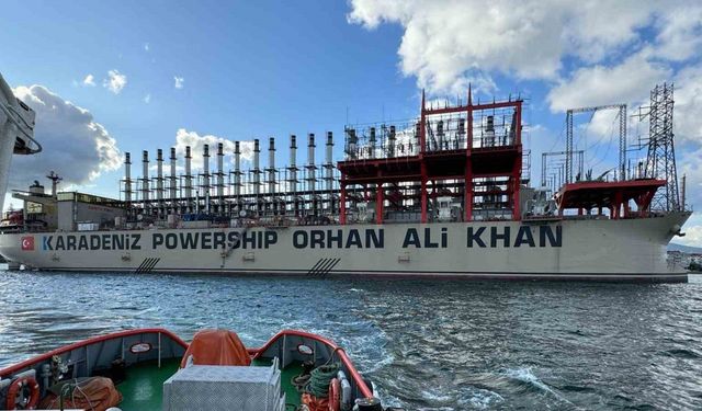 Yalova’da enerji gemisi demir sahasında karaya oturdu