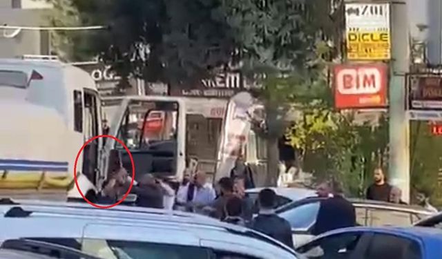 Yol kavgasında kendi sopasıyla dayak yedi: O anlar kamerada