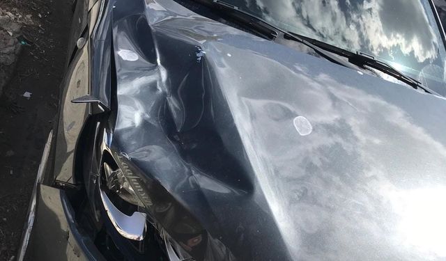Yola kaçan topunu alırken otomobilin çarptığı çocuk hayatını kaybetti