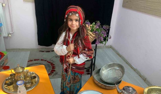 Yöresel kıyafetler miniklerin defilesiyle tanıtıldı