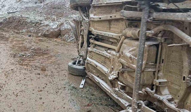 Yozgat’ta hafif ticari araç devrildi: 2 kişi yaralandı
