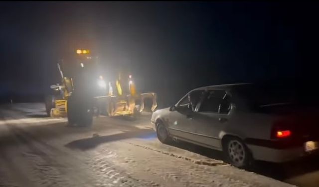 Yozgat’ta Nisan ayında yağan kar sonrası temizleme çalışmaları yapıldı