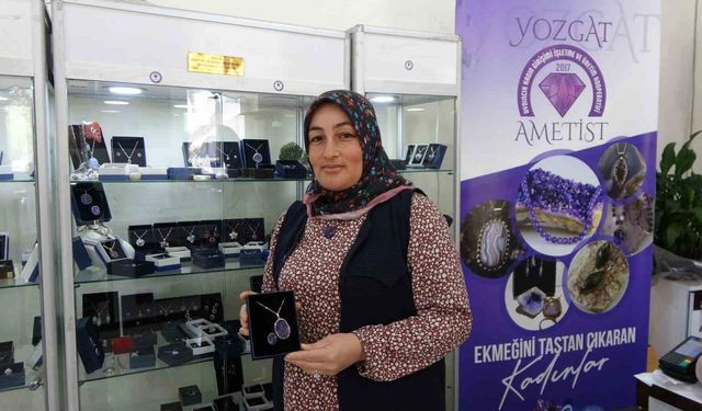 Yozgat’tan çıkan doğal taş, kadınların elinde sanata dönüşüyor