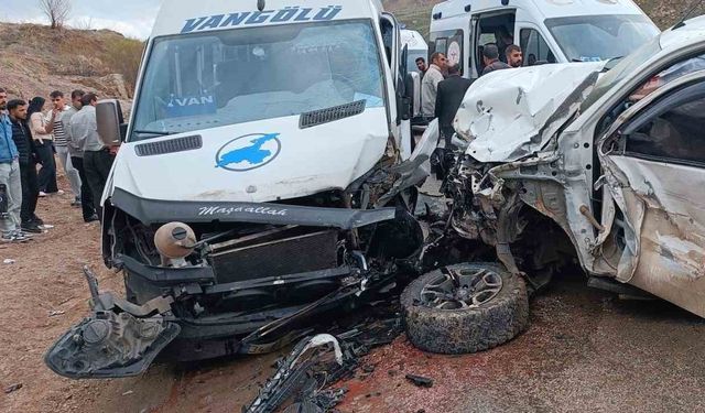 Yüksekova’da trafik kazası: 4 yaralı