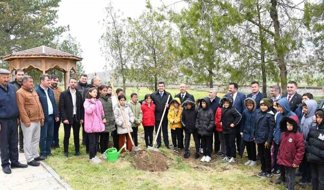 Yunus Emre’nin yolu, çocukların umudunda sürüyor