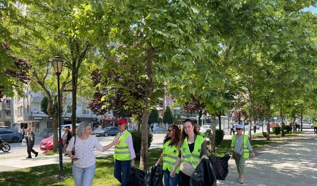 Yunusemre Kent Konseyi üyeleri çevre temizliği yaptı