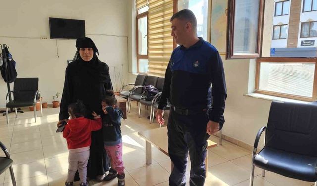 Zabıta sokak sokak kayıp kardeşlerin annesini aradı