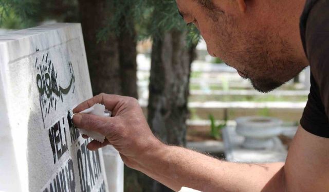 300 mezara gözü gibi bakıyor, Avrupa’dan müşterileri var