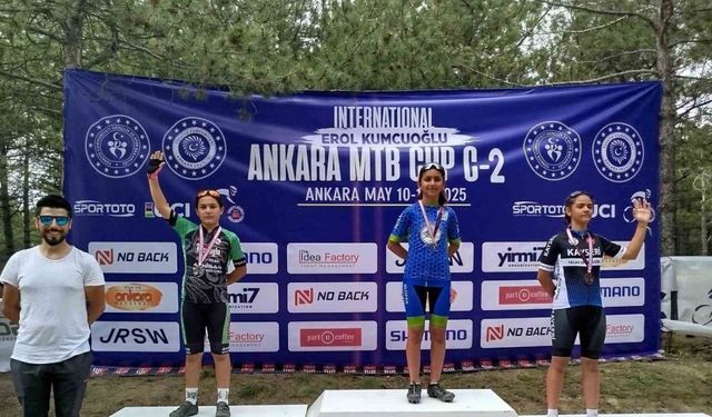 Akhisarlı bisikletçiler Ankara’da zirvede yer aldı