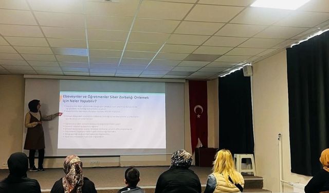 Altıntaş’ta okul aile birliği üyelerine seminer