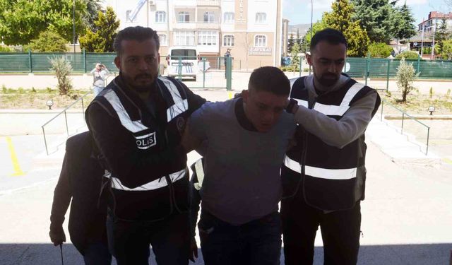 Anne cinayetinde acı gerçek: Tartıştığı oğlunu kapısına gelen polise şikayet etmedi, 1 dakika sonra canından oldu