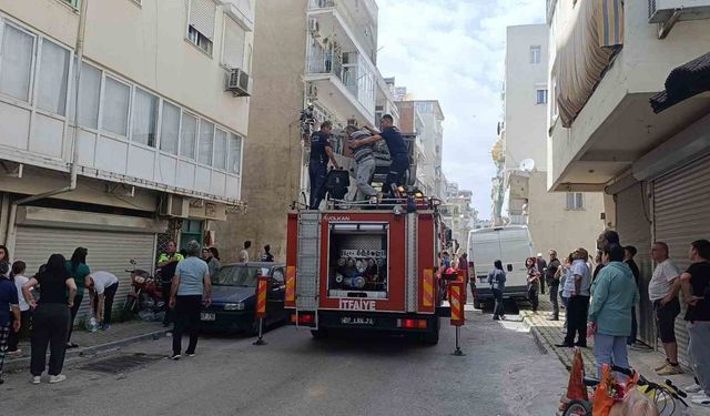 Antalya’da 4 katlı binada yangın paniği: Mahsur kalanları itfaiye kurtardı