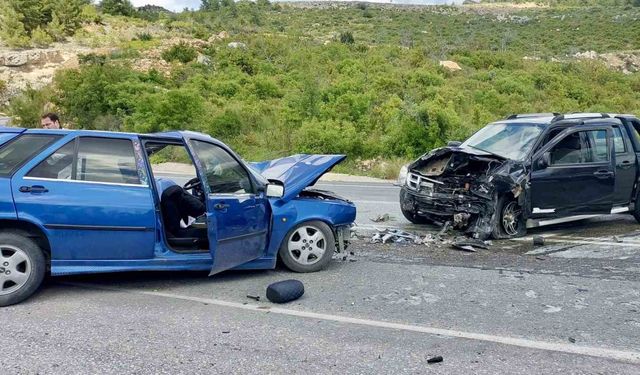 Antalya’da iki araç çarpıştı: 1 ölü, 2 yaralı