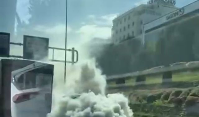Arıza yapan araç trafiği dumana kattı