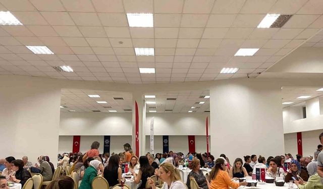 Aydınlılar Anneler Günü’nü Büyükşehir Belediyesi ile birlikte kutladı