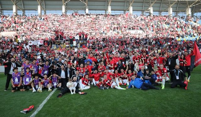 Bakan Bak’dan, Süper Lig’e yükselen Gençlerbirliği’ne tebrik
