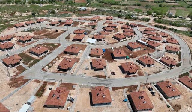 Bakan Kurum: "Adıyaman’ın Zey köyü kayalık zemin üzerine yeniden kuruldu"