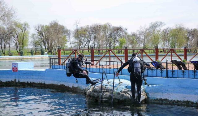 Balık adamlar kampa girdi