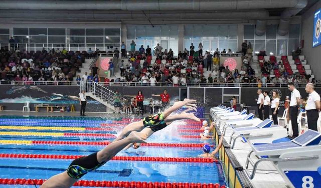 Balıkesir’de, Yüzme Ulusal Gelişim Ligi başladı