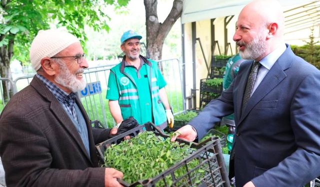 Başkan Çolakbayrakdar’dan organik domates fidesi dağıtımına davet